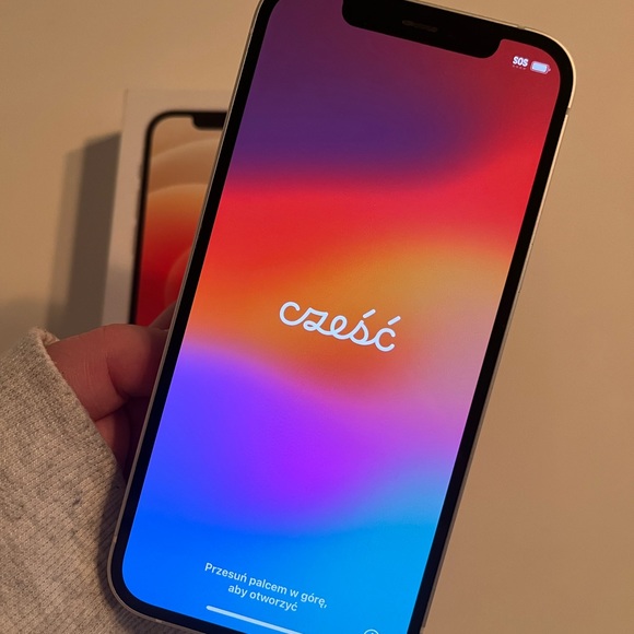 White IPhone 12 - Picture 7 of 12